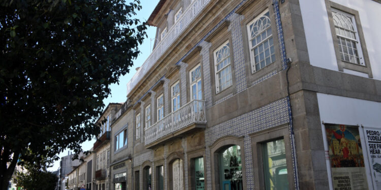 EXPOSIÇÃO: Mostra em três Salas