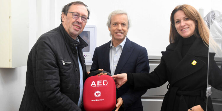 Desfibrilhadores nas escolas