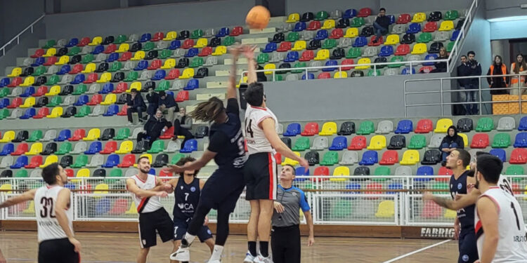 Basquetebol do FAC é líder