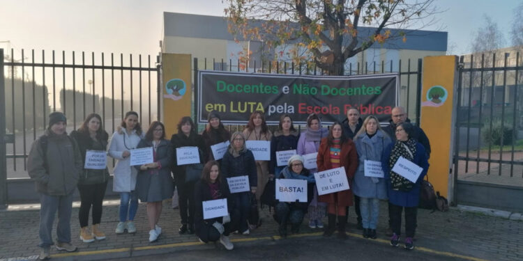 Greve dos professores encerra escolas