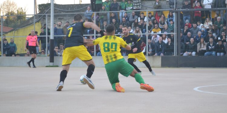 JOGO COM MOLDURA HUMANA INVEJÁVEL