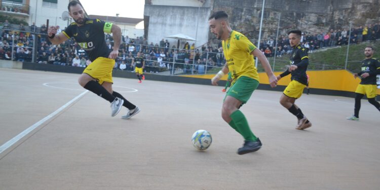 JOGO COM MOLDURA HUMANA INVEJÁVEL