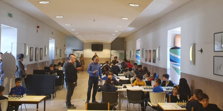 Xadrez continua em forma