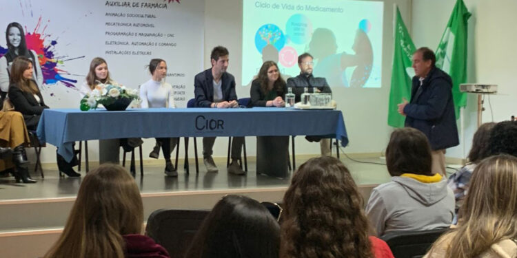 FAMALICÃO: FORMAÇÃO MAIS PRÓXIMA