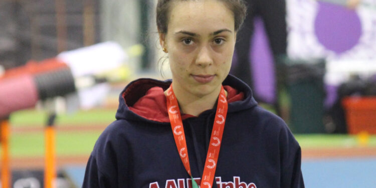 Atletismo: Campeã Universitária