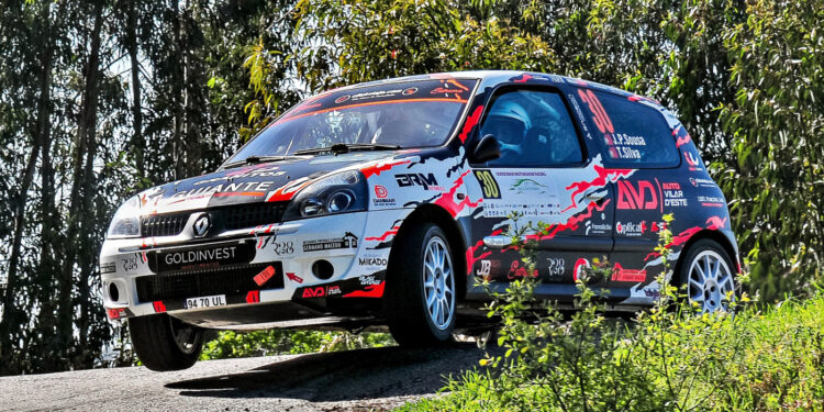 Rali de Famalicão com dupla da casa