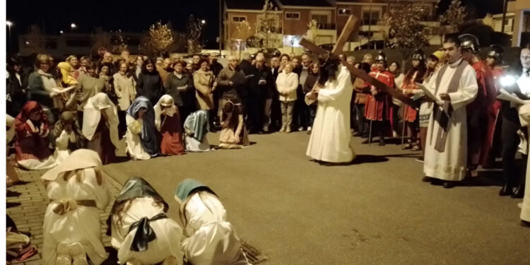 Via-Sacra reuniu comunidade