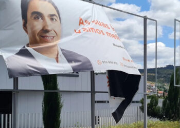 SANTO TIRSO: Outdoor Vandalizado