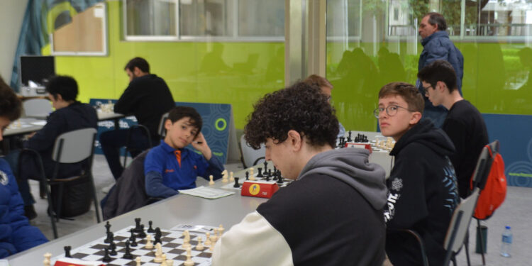 Xadrez: Mariana Silva renova título