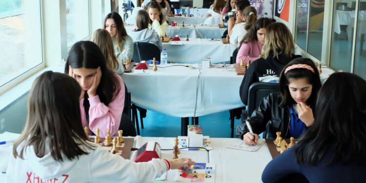 Xadrez: Mariana Silva renova título