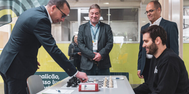 Xadrez: Mariana Silva renova título