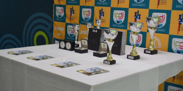 Xadrez: Mariana Silva renova título