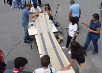 Corrida de carros nas escolas