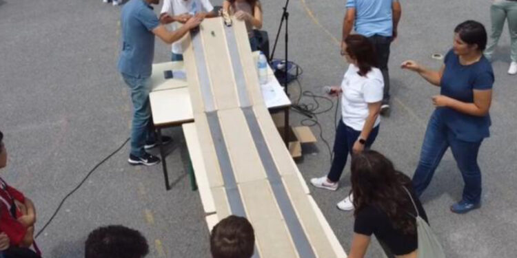 Corrida de carros nas escolas