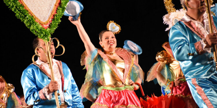 FAMALICÃO: Há Cheirinho a Sardinha Assada e Manjerico