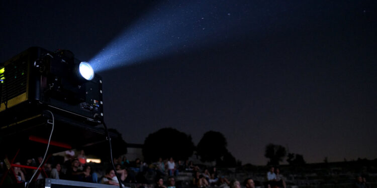 Olhar a tela nas noites de Verão