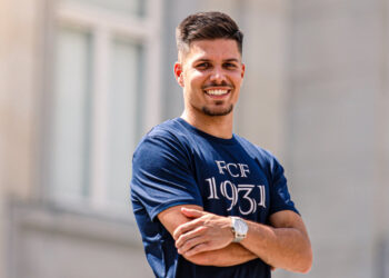 Francisco Moura fica no Famalicão