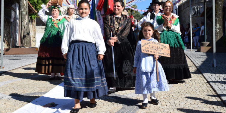 Romaria em Outiz