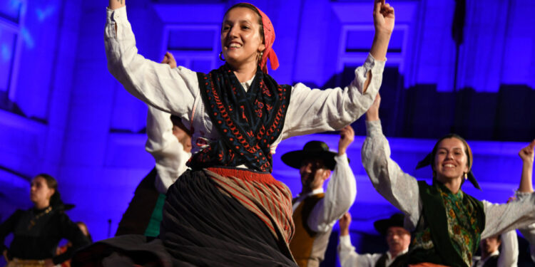 FOLCLORE INTERNACIONAL