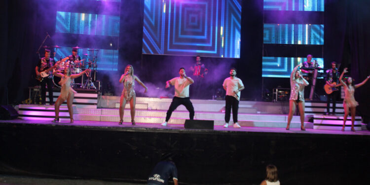 Arnoso Santa Maria em festa