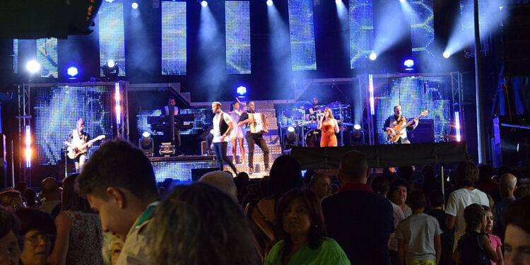 FRADELOS: Música moveu freguesia