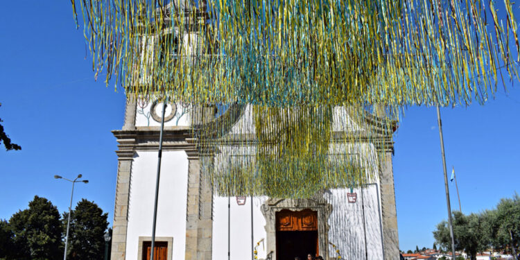 Ruivães venerou Divino Salvador