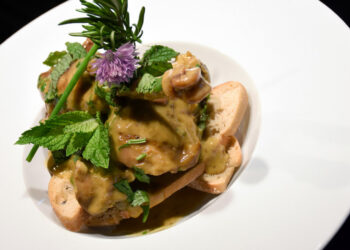 Galinha Mourisca na Mesa