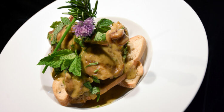 Galinha Mourisca na Mesa