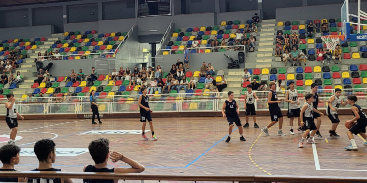 Basquetebol: séniores com derrota