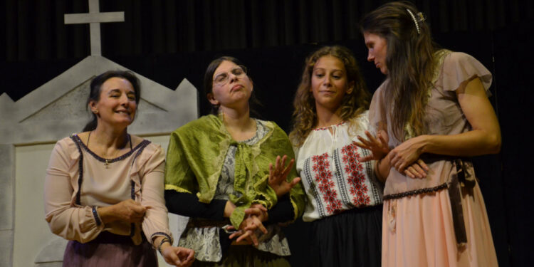 GRUTACA apresentou peça