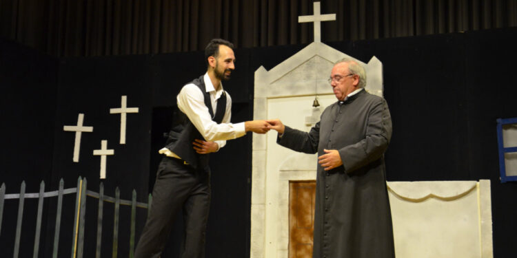 GRUTACA apresentou peça