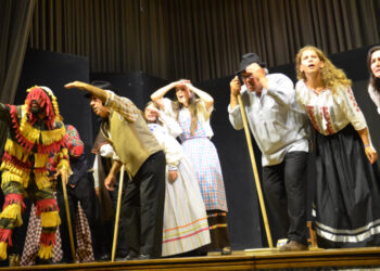 GRUTACA apresentou peça