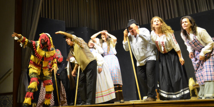 GRUTACA apresentou peça