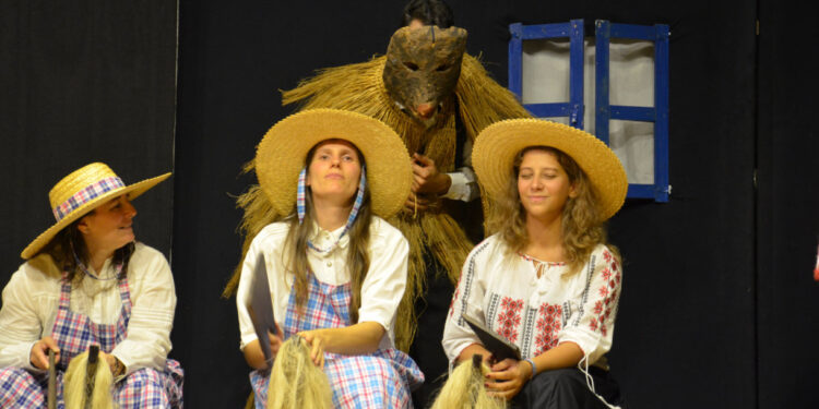 GRUTACA apresentou peça