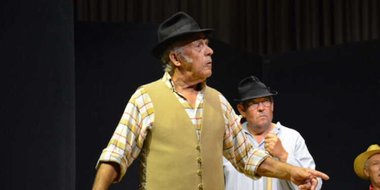 GRUTACA apresentou peça