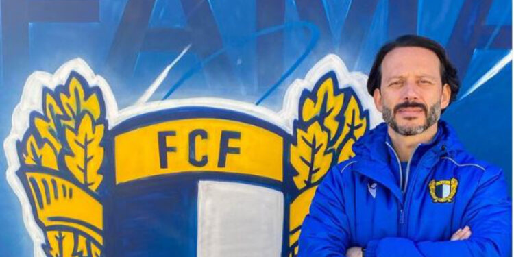 Equipa feminina com novo treinador