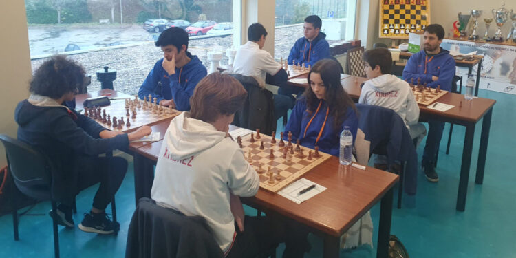 Xadrez: Equipa A atinge 1/16 avos de final