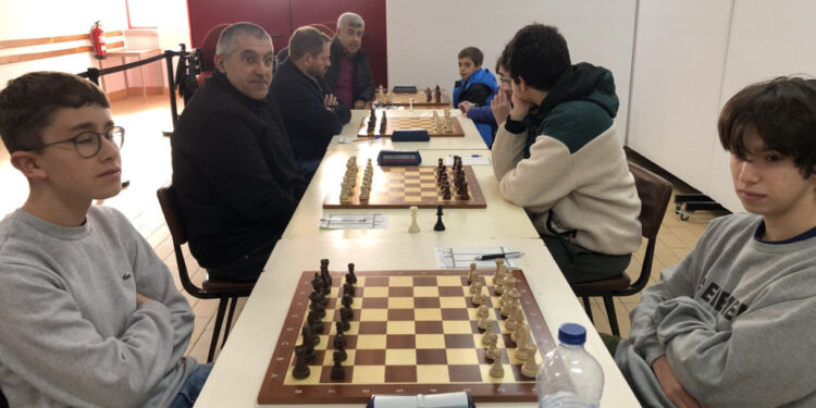 Equipas A e B lideram campeonatos nacionais