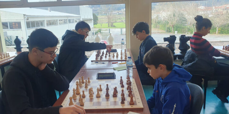 Equipas A e B lideram campeonatos nacionais