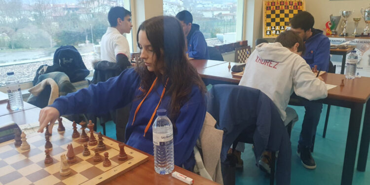 Xadrez: Equipa A atinge 1/16 avos de final