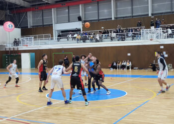 Séniores A e B perdem