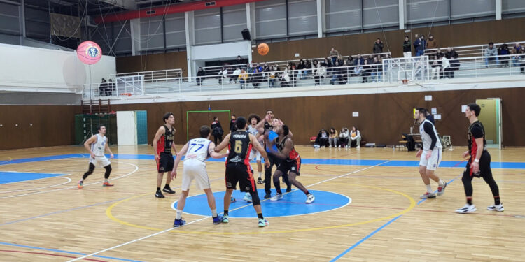 Séniores A e B perdem