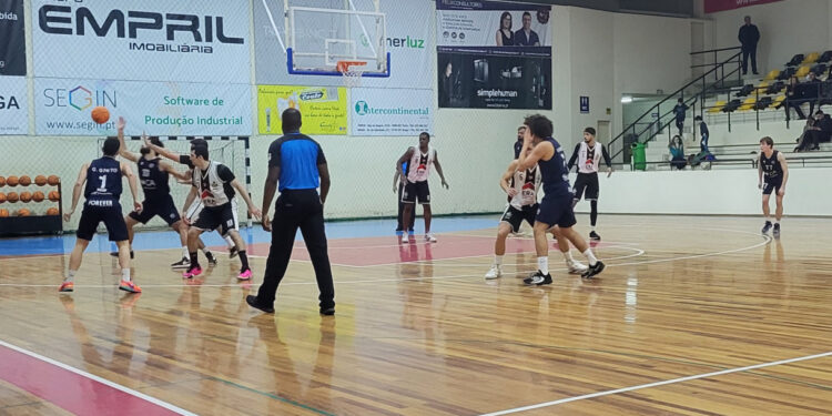 Séniores derrotados em Gaia