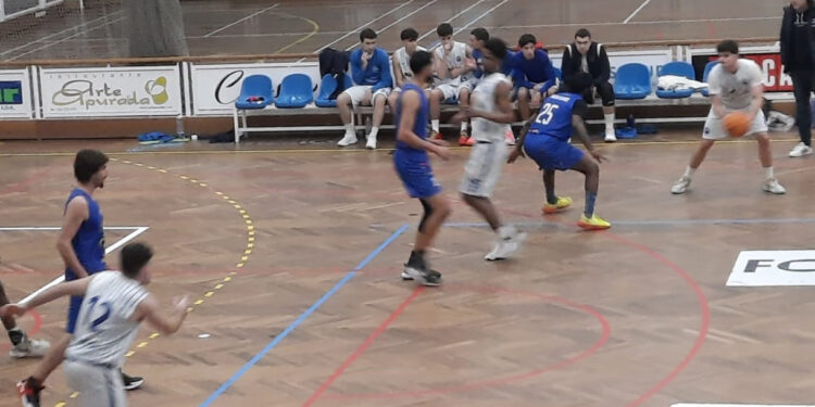 Séniores A e B perdem