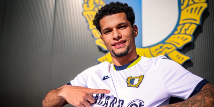 Ian Custódio reforça o FC Famalicão