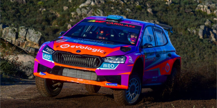 Dupla tirsense continua em prova