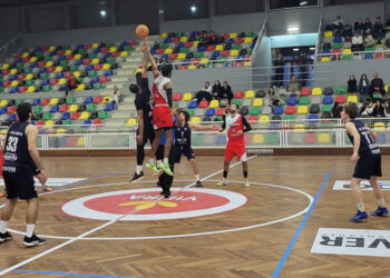 Seniores escorregam em casa