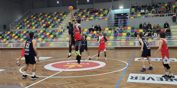 Seniores escorregam em casa