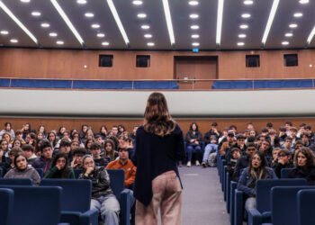 OFICINA vai ao Teatro