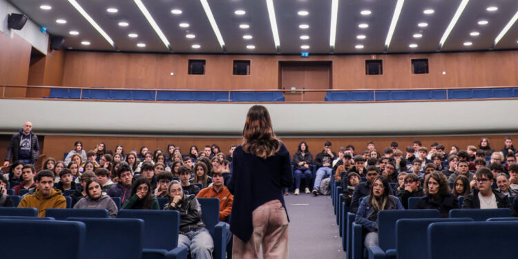 OFICINA vai ao Teatro